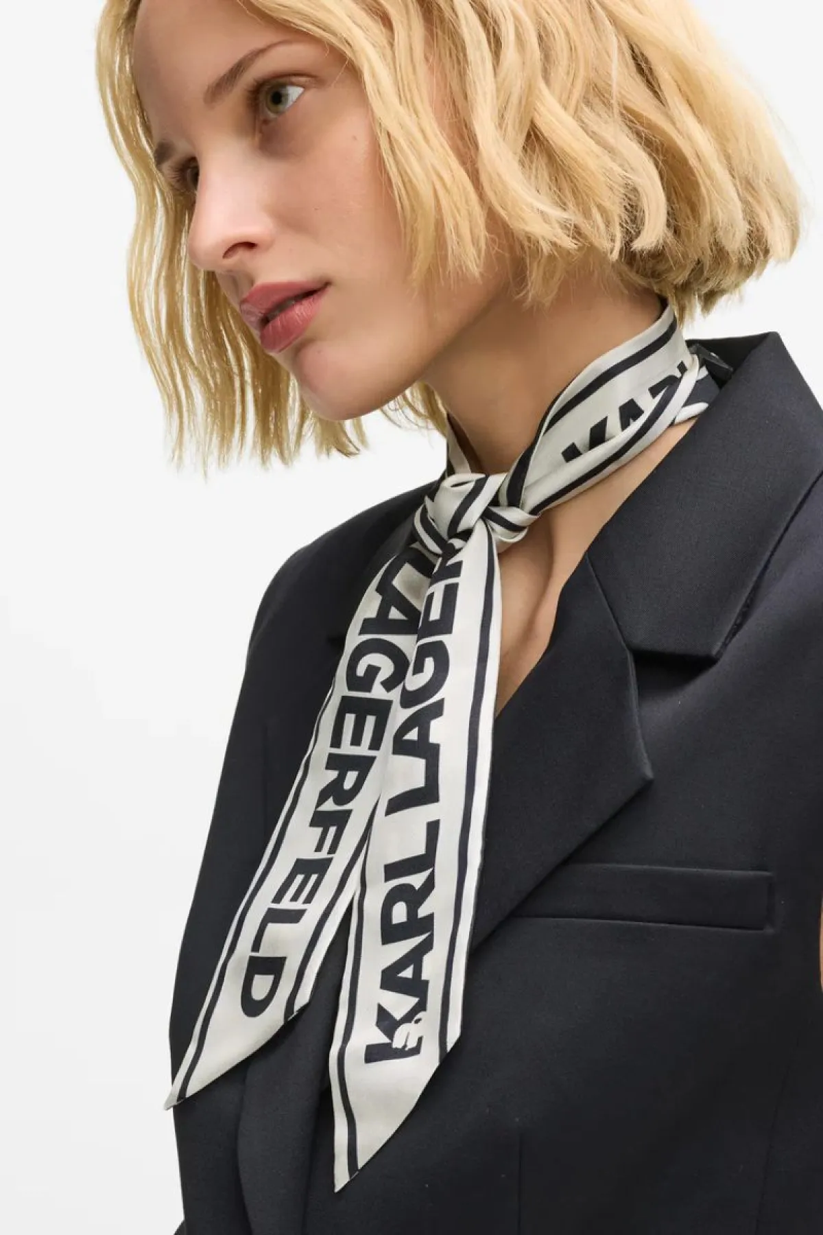Skinny Scarve.jpg