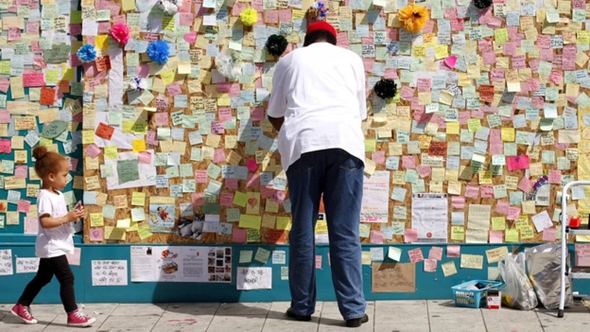 britcanicos rechazan los disturbios con mensajes
