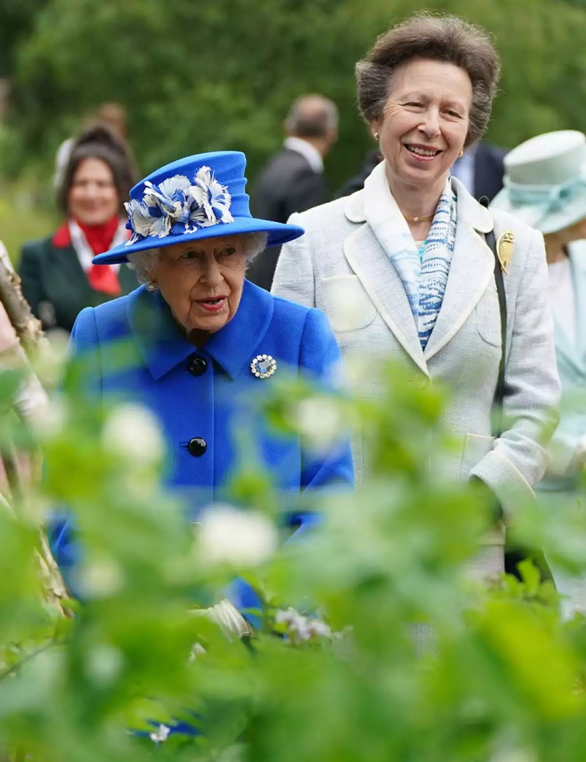 La reina Isabel II y la princesa Ana