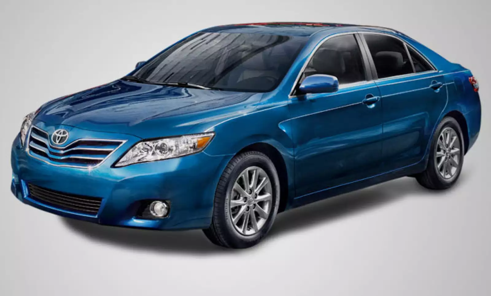 La automotriz japonesa tiene el tercer lugar con el Camry, del cual se vendieron 1,433 vehículos, una reducción de 15.7% contra los 1,711 del mismo lapso de 2010.