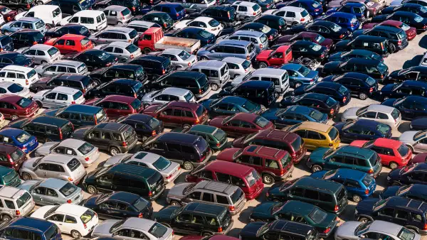 Se acabó la fiesta de los ‘autos chocolate’: el gobierno deroga el decreto y reordena la importación de usados