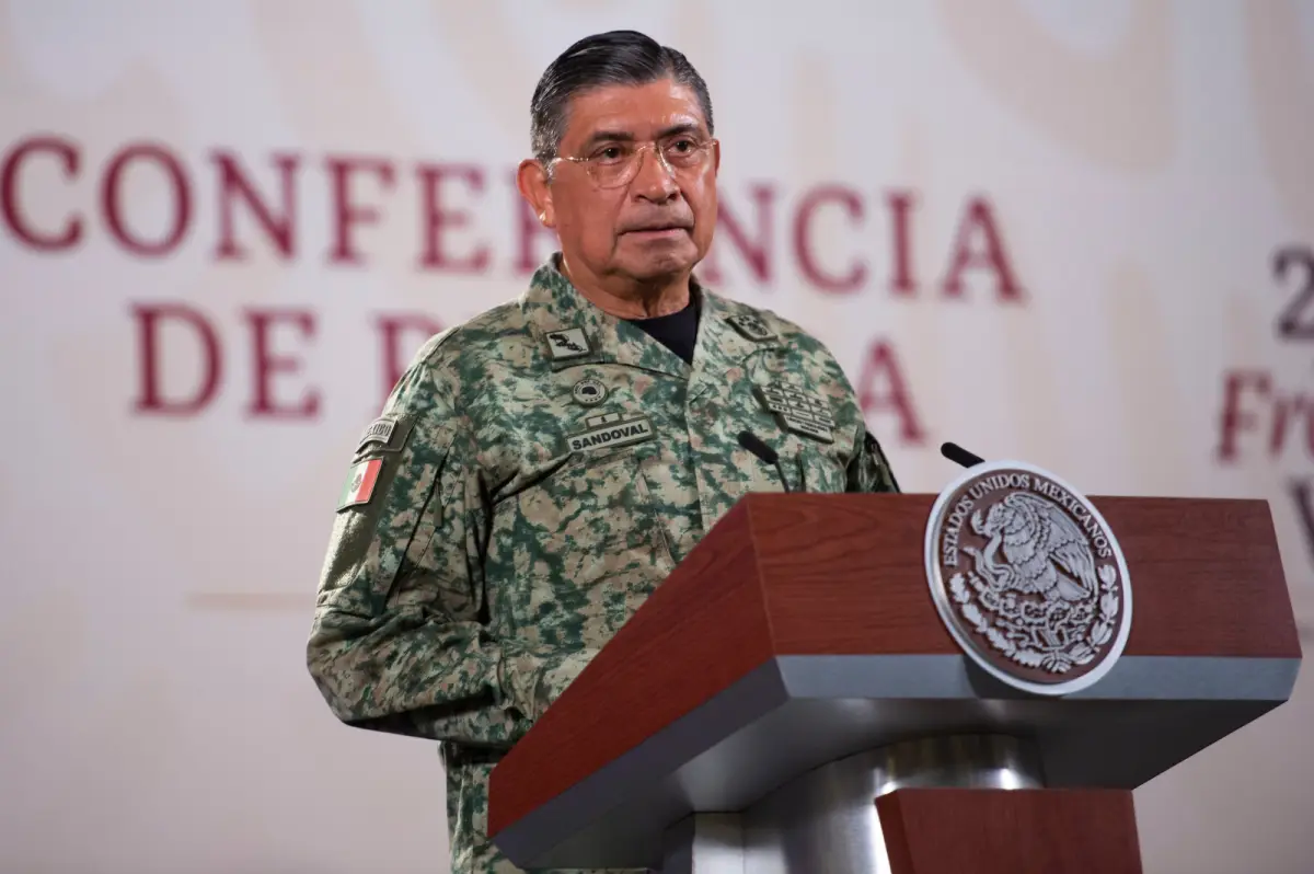 Luis Cresencio Sandoval compra de departamento.