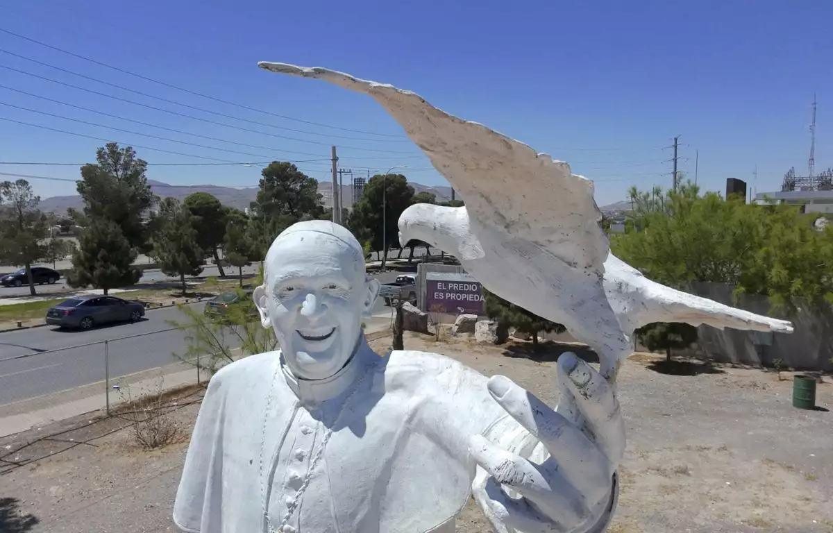 Estatua Papa Francisco