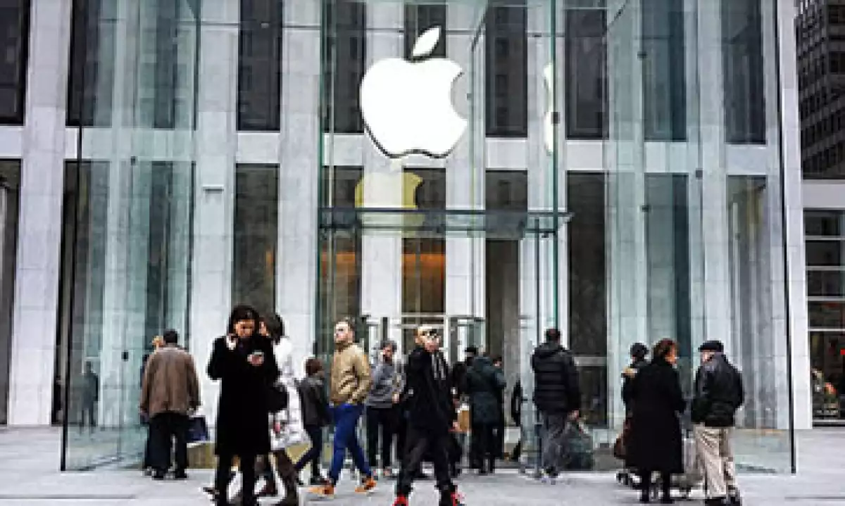 Tras la euforia por el iPhone 5, los títulos de Apple llegaron a un récord de 702 dólares. (Foto: Cortesía CNNMoney.com)