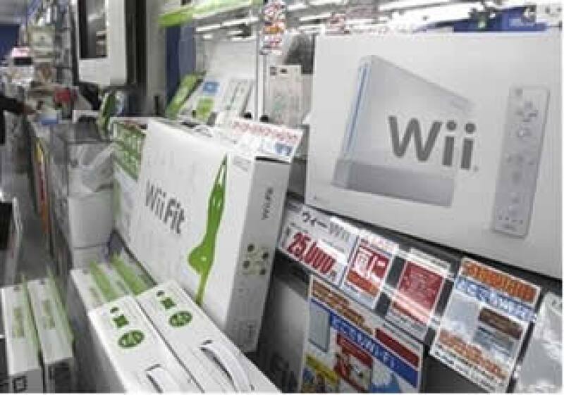 Nintendo señaló que reducirá en 50 dólares el precio de la Wii en Estados Unidos, a 199.99 dólares a partir del domingo. (Foto: AP)