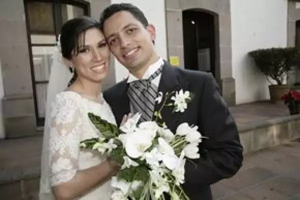 La pareja se casó después de un año de relación.