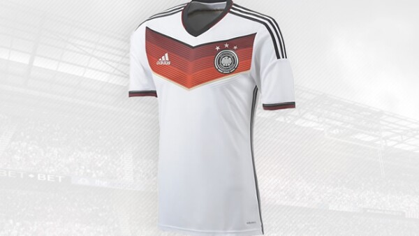 La escuadra teutona usa la playera elaborada por la compañía de casa, Adidas.