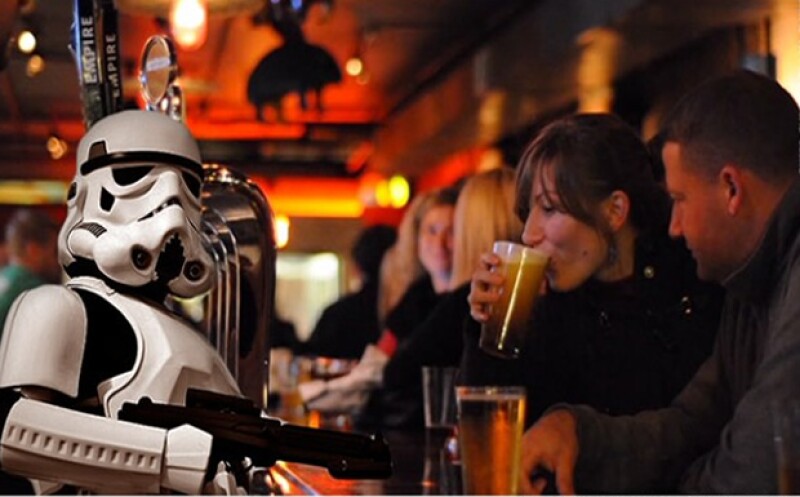 Lucas Film dice que el nombre de la cerveza podría hacer que la gente crea que Star Wars está relacionada con esa bebida. (Foto: tomada de CNNMoney.com )