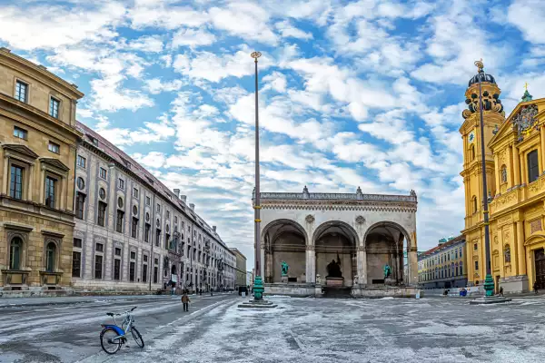 Odeonsplatz es una de las plazas más importantes de la ciudad