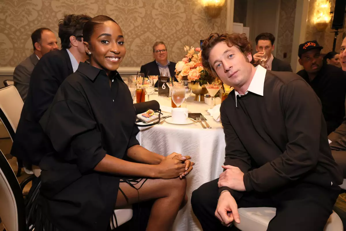 Ayo Edebiri y Jeremy Allen White