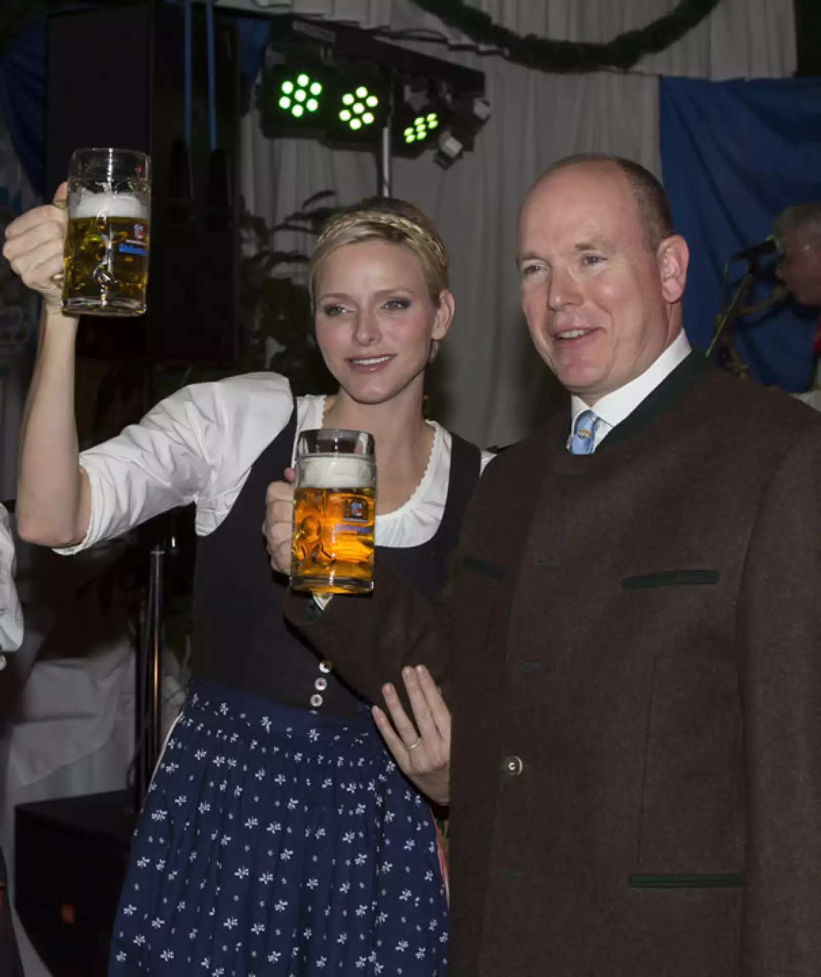 El príncipe Alberto de Mónaco, junto a Charlene, disfrutando en 2012.