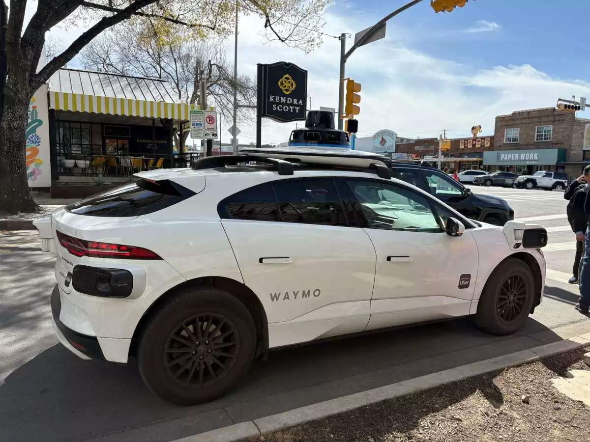 Vehículo de Waymo en las calles de Austin, Texas