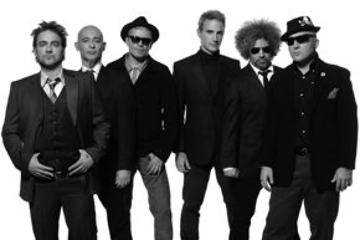 A casi un año de su regreso a los escenarios, el grupo originario de Buenos Aires, retorna a este país con su gira que arrancó en la capital mexicana en el Foro Sol, el 5 de noviembre del 2008.