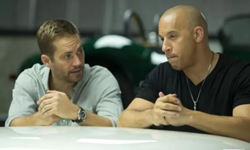 Paul Walker (izq) murió en un accidente de auto antes de terminar el rodaje de Furious 7. (Foto: Facebook/FastFurious )