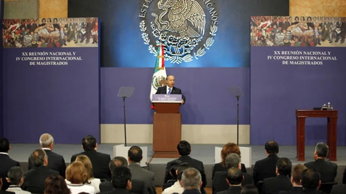 calderon en el estrado