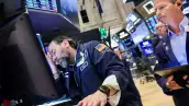 Wall Street cierra con fuerte baja, inversores se alejan por los riesgos de los aranceles