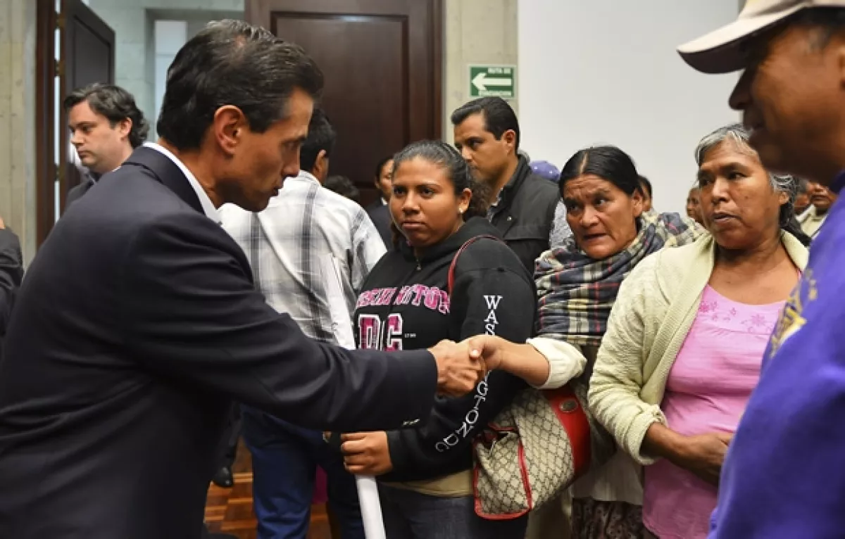 El Presidente Enrique Peña Nieto se reunión con los padres de los estudiantes desaparecidos 33 días después del ataque a los normalistas.