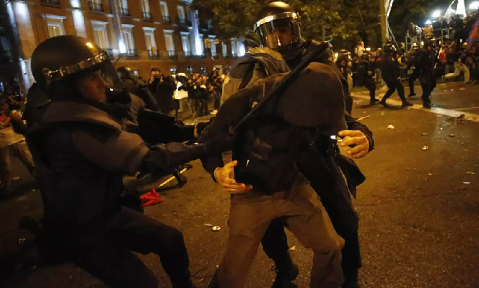 La protesta fue promovida en Internet por diferentes grupos de activistas y tenía un público más joven que en las recientes concentraciones convocadas por los sindicatos.