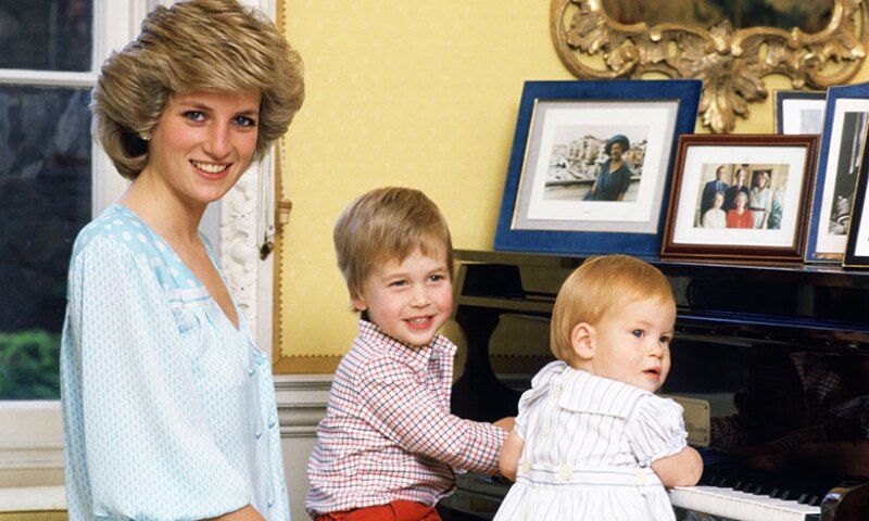 10 momentos inolvidables entre los príncipes Harry y William y Lady Di
