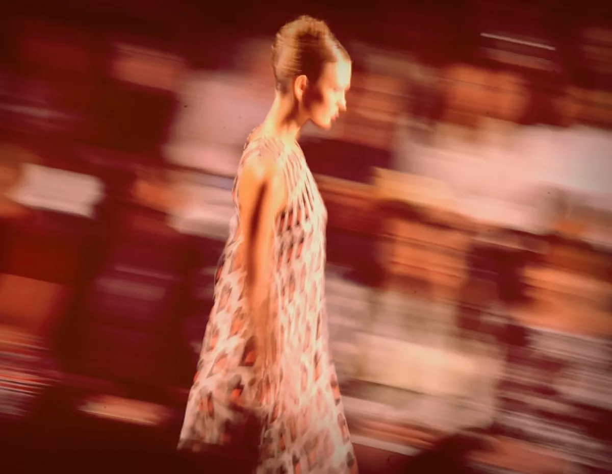 La modelo Karlie Kloss, una de las más cotizadas del momento, fue la encargada de abrir y cerrar el desfile.