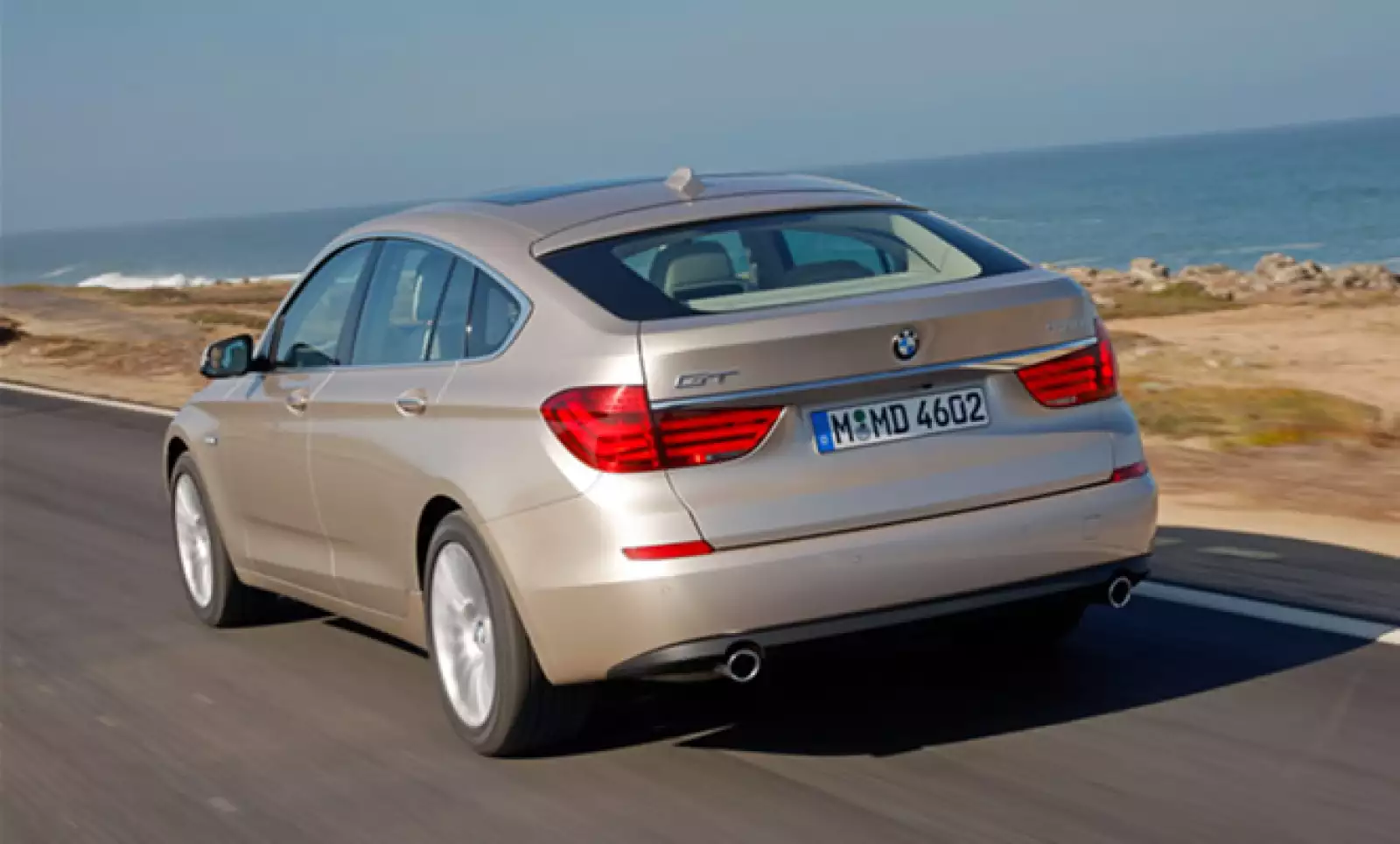 Este modelo llevan de fábrica una caja de cambios automática de ocho velocidades, hasta ahora únicamente montada en el modelo 760i.