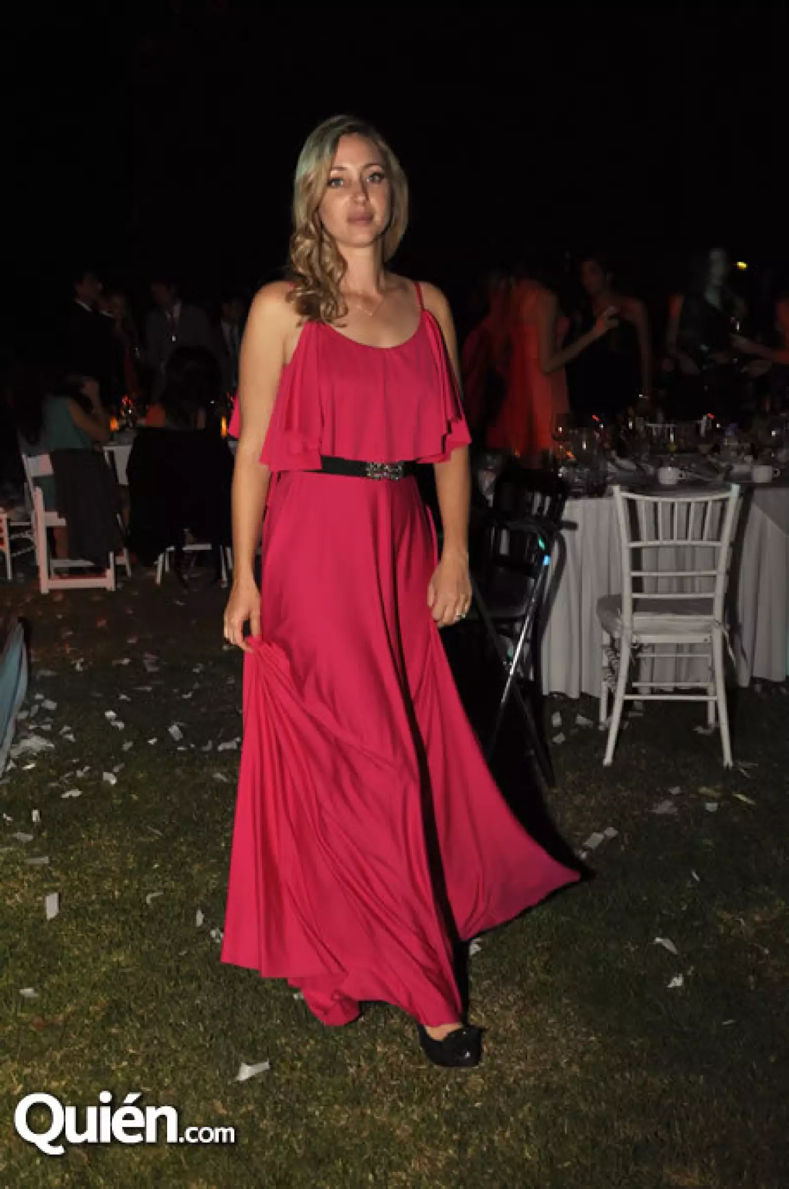 Marcela Barba prefirió un vestido con vuelo, que le da frescura a su look.