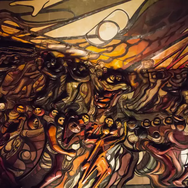 Su mural interior La Marcha de la Humanidad 