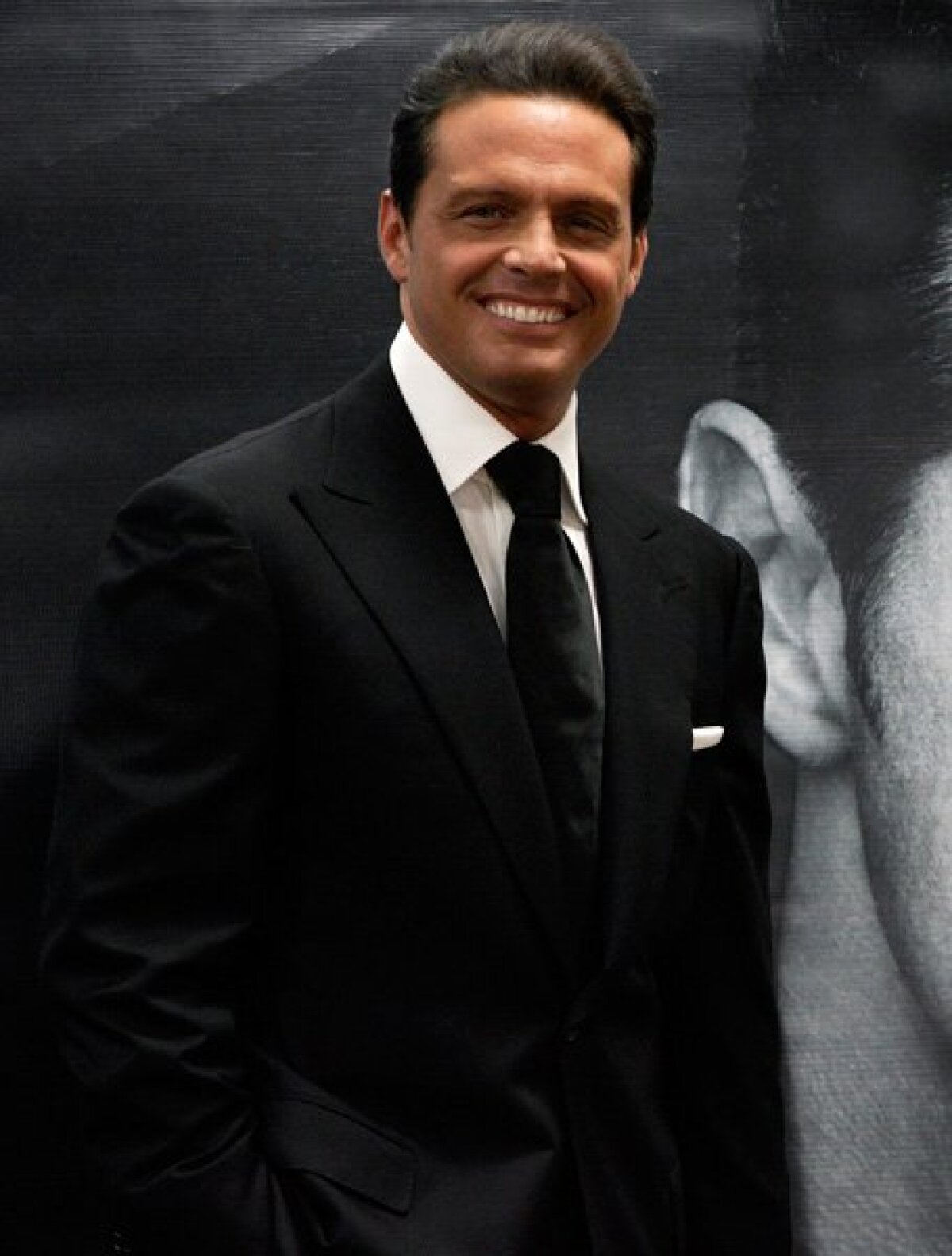 Aseguran que Luis Miguel tiene romance con joven de 19 años