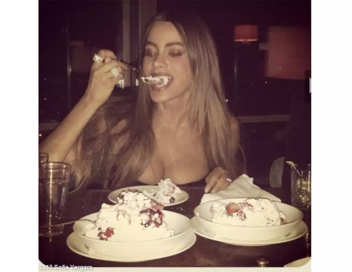 Antes de la entrega, la actriz de `Modern Family´ disfrutó de deliciosos postres.