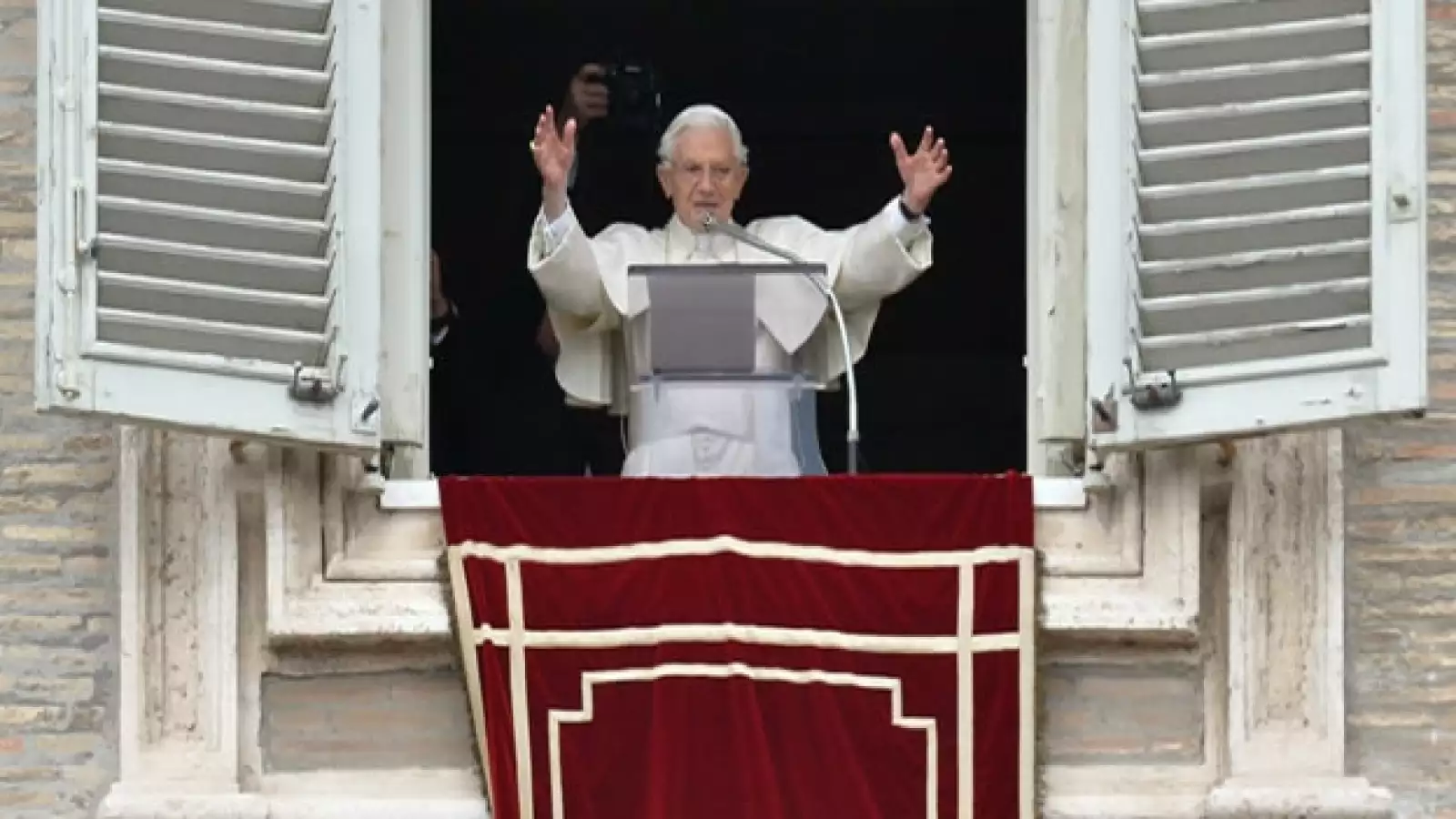 Benedicto XVI reza su último Angelus como Papa