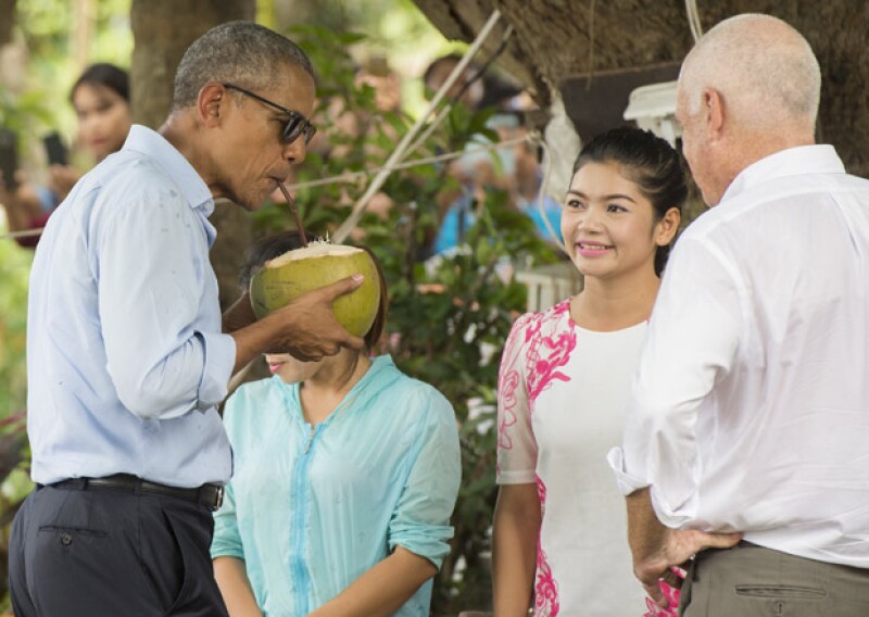 Obama encantó con su carisma en su visita a Laos.