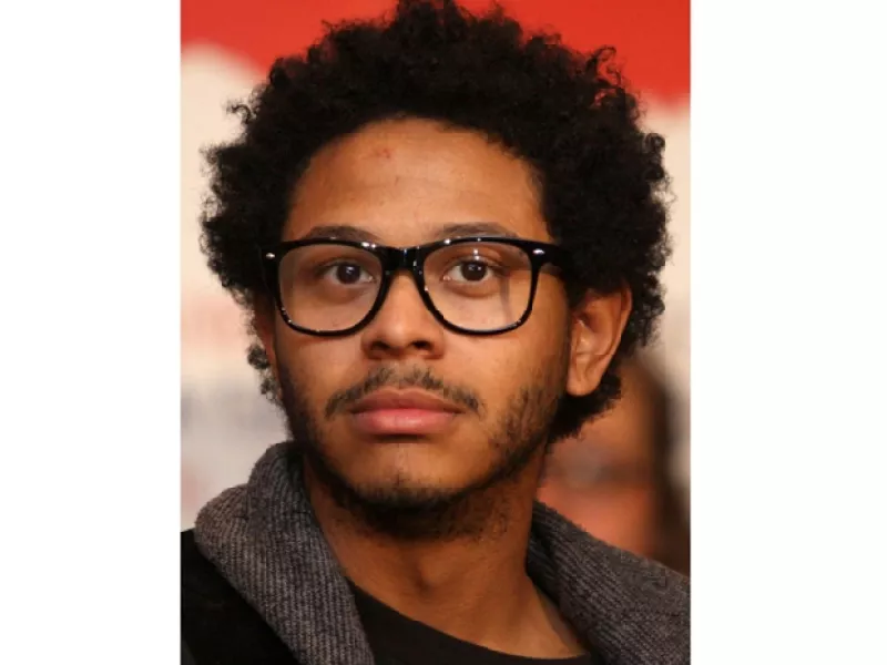 Ayer por la noche se giró una orden de aprehensión en contra del cantante. Hasta el día de ayer no ha sido entregado ante las autoridades.