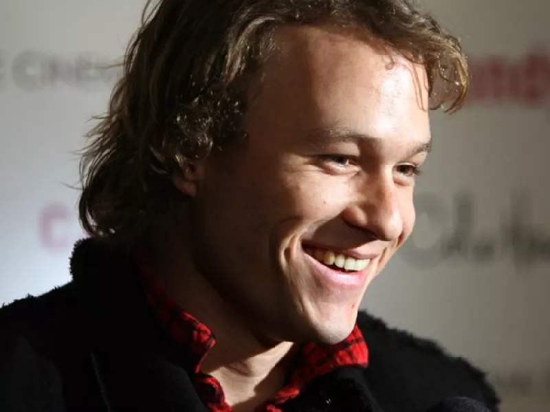 Lo recordamos en actuaciones como Joker en `Batman: El caballero de la noche´ y en `Brokeback Mountain´y hoy es su aniversario luctuoso. Aquí sus trabajos más memorables.