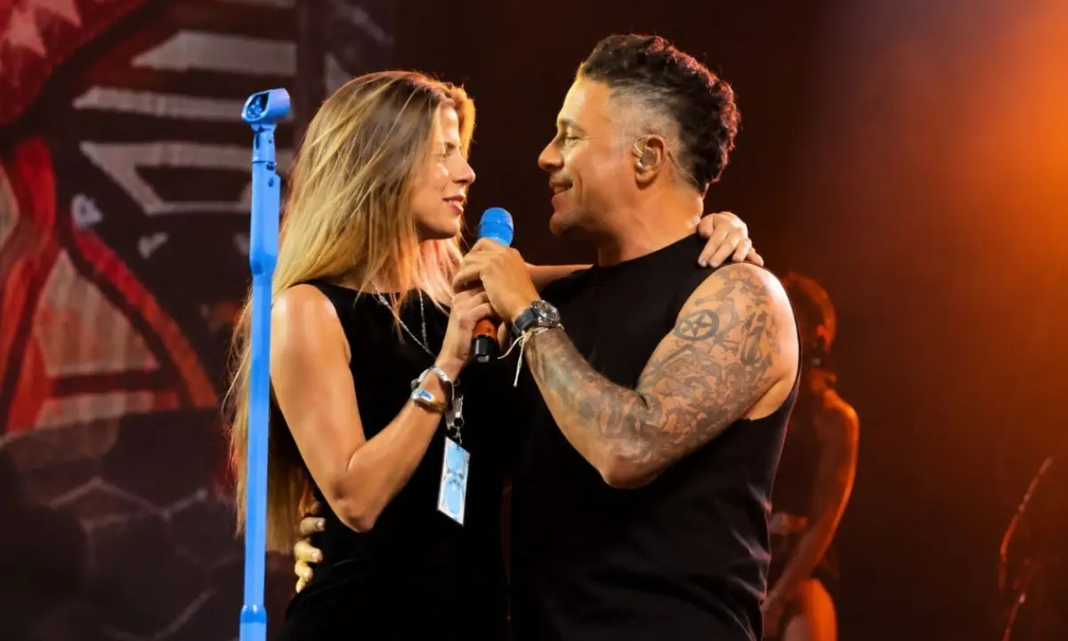 Alejandro Sanz y Stephanie Cayo
