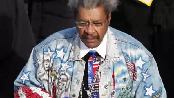 El promotor de box Don King llegó muy patriota a la ceremonia de asunción.
