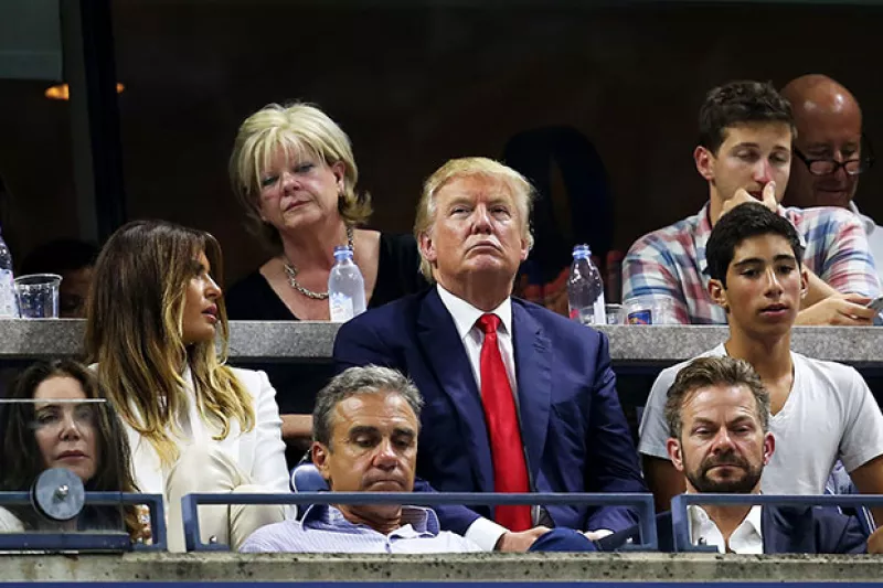 Aunque es el candidato más popular del partido republicano, fuera de recibir ovaciones durante el encuentro de las hermanas Williams, Trump sintió el rechazo de los asistentes.