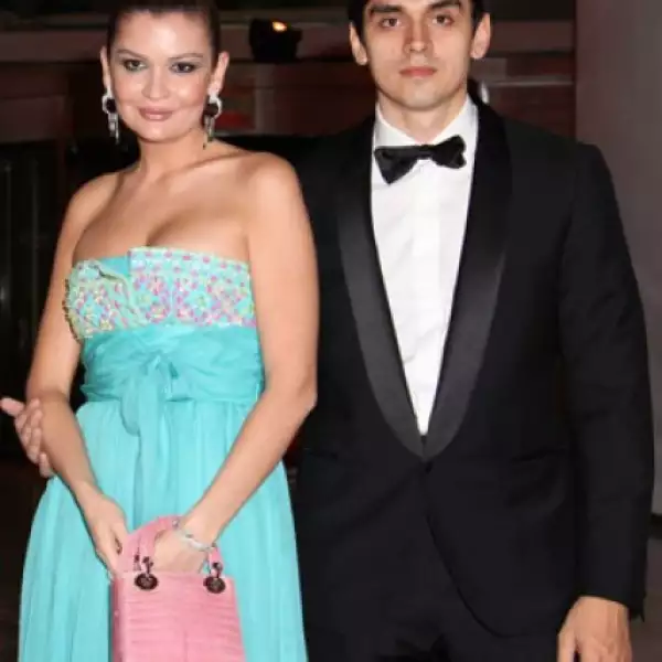 Brindis, alegría y felicitaciones inundaron la noche.