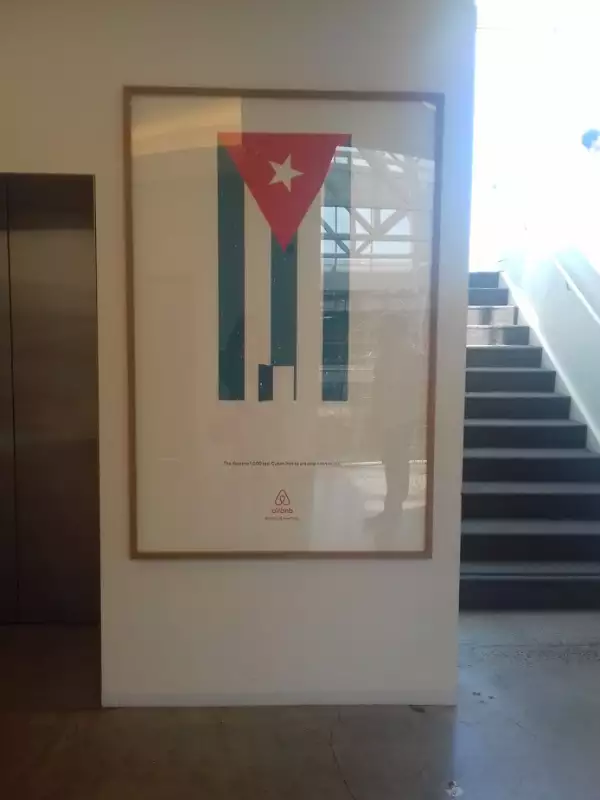 La bandera cubana está presente en las oficinas de Airbnb.