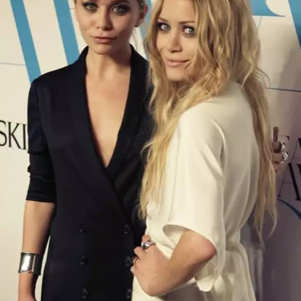 Mary Kate y Ashley Olsen también son consideradas íconos de moda. Aunque con estilos muy diferentes, son quienes mejor sacan adelante el boho chic y aunque aparecen poco en la alfombra roja, cuando lo hacen, la roban por completo.