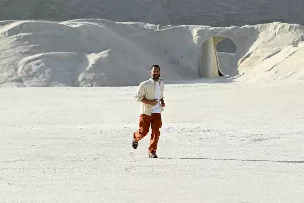 simon porte jacquemus mina sal salitre arles