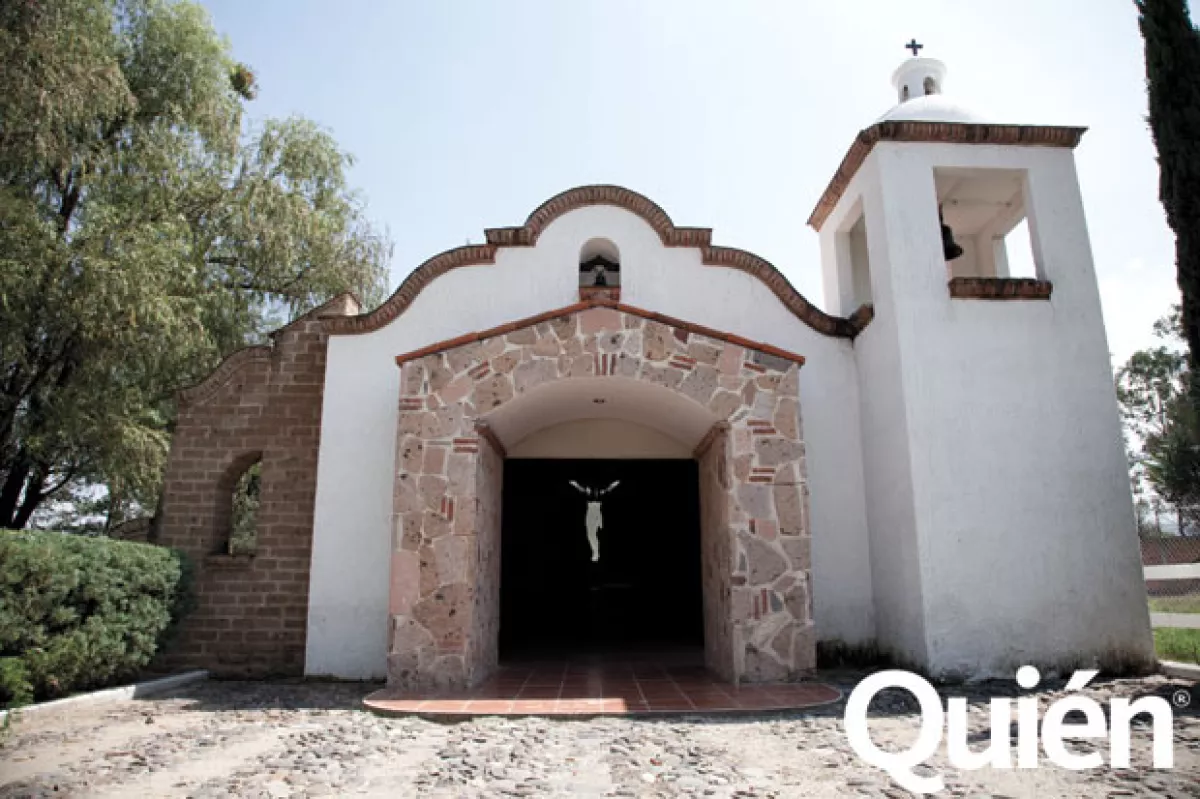En el rancho hay una capilla donde caben 120 personas, ahí han bautizado a varios miembros de la familia Fernández.