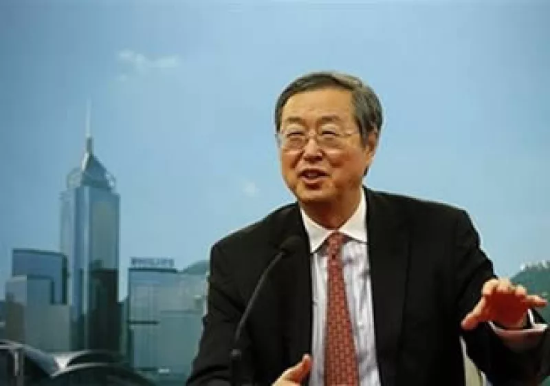 El gobernador del banco central, Zhou Xiaochuan dijo que China llegará a su meta de crecimiento económico en 2010. (Foto: AP)