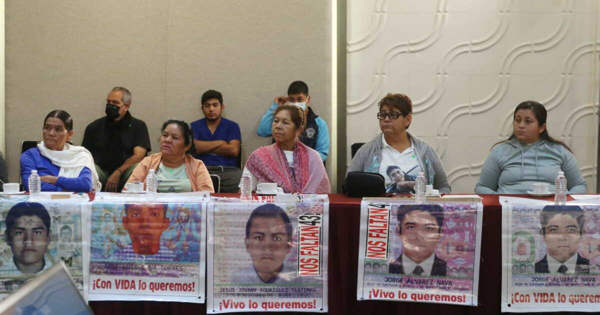 Padres de los 43 exigen reunión con AMLO tras último informe del GIEI