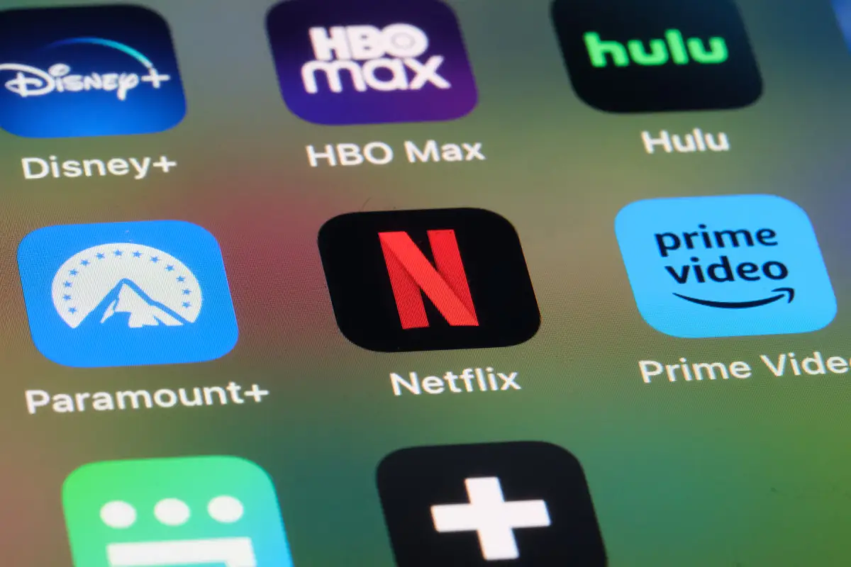 ¿Lujo o gasto fijo? Cuánto costará la "canasta básica" de streaming en 2026 en México
