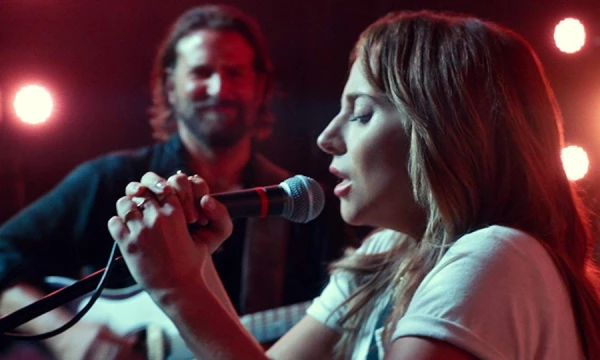 Lady Gaga cantando en A Star Is Born