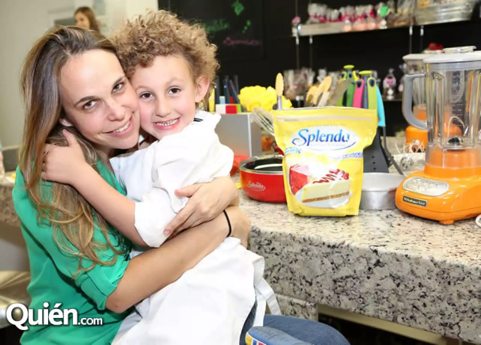 Michelle Magún y su hijo Marck Chernitzcki