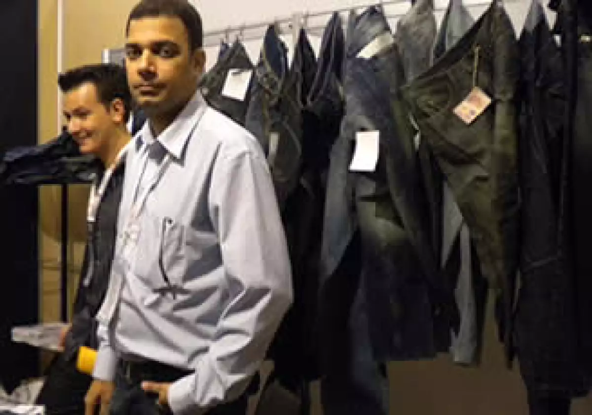 Faisal Siddiqui, empresario pakistaní dueño de la firma Siddicson Denim, que exporta a 18 países 100 mdd anuales en prendas de mezclilla. (Foto: Silvia Ortiz)