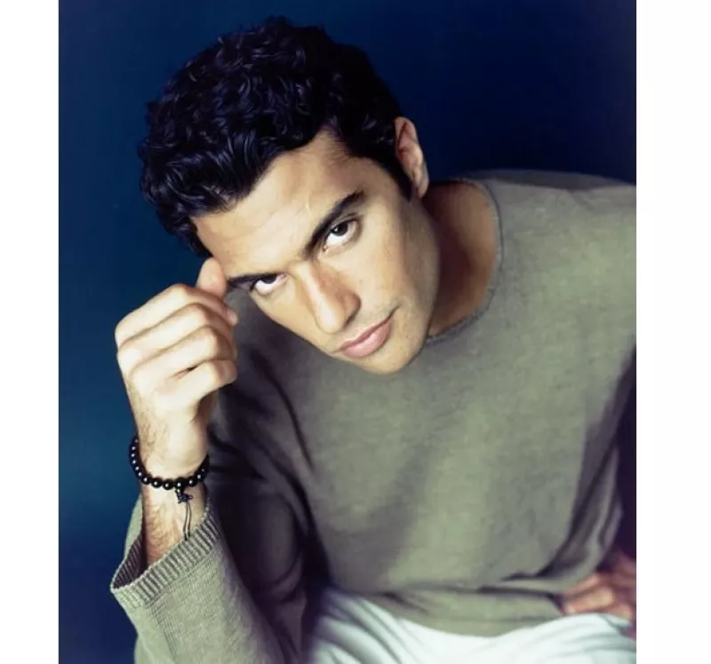 Desde que la revista nació, en el 2000, año con año se ha publicado el famosos top con los 12 hombres más guapos y Jaime Camil es el que más veces ha salido.