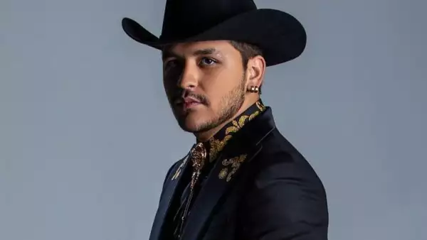 el cantante Christian Nodal