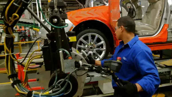 El sector del automóvil enfrenta una grave crisis por la suspensión de los descuentos fiscales que el Estado le concedía (Foto: Ivet Rodríguez )